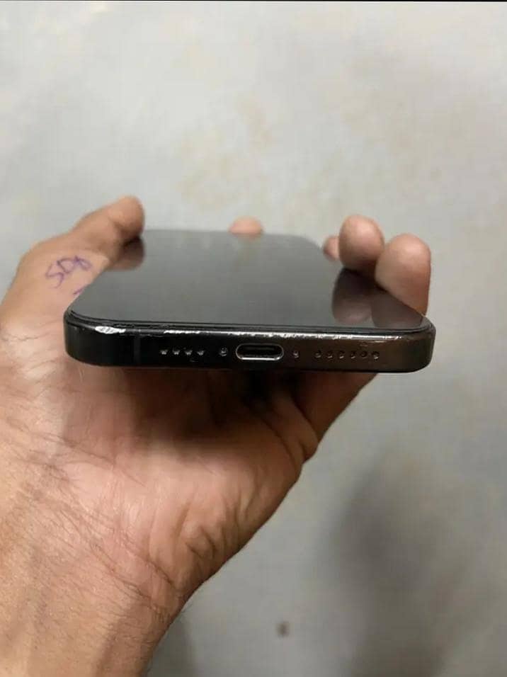 Apple iPhone 15 Pro Max 5