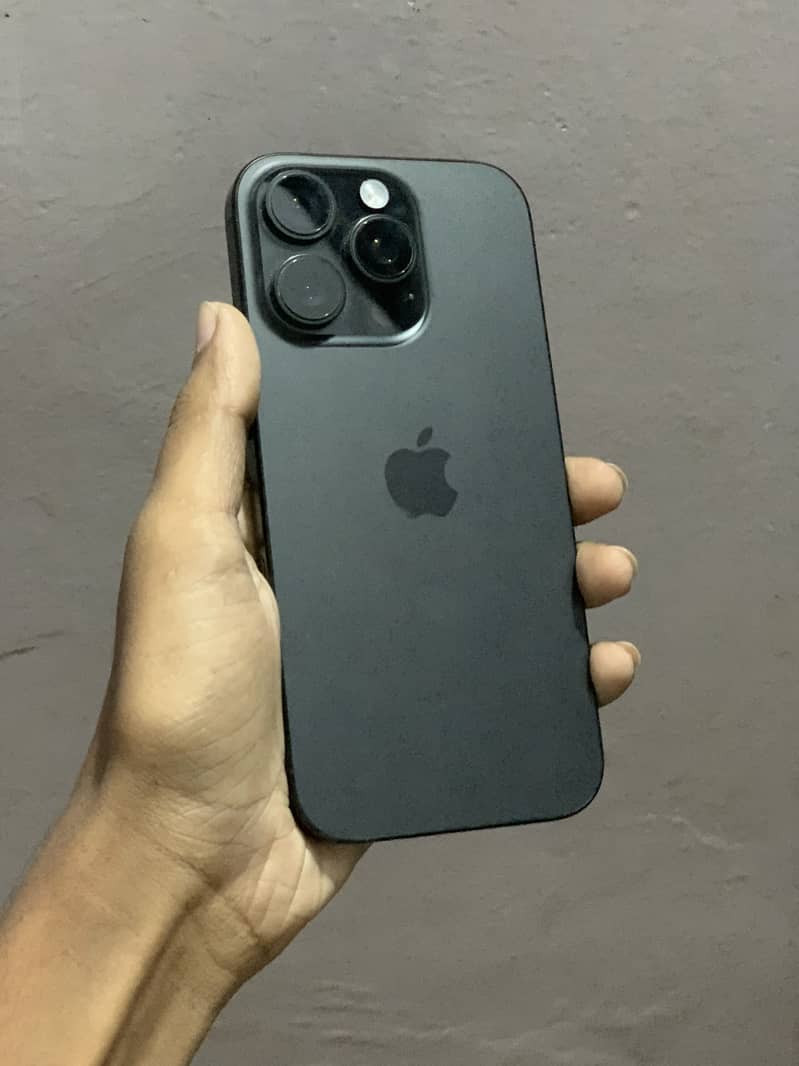 Apple iPhone 16 Pro 0
