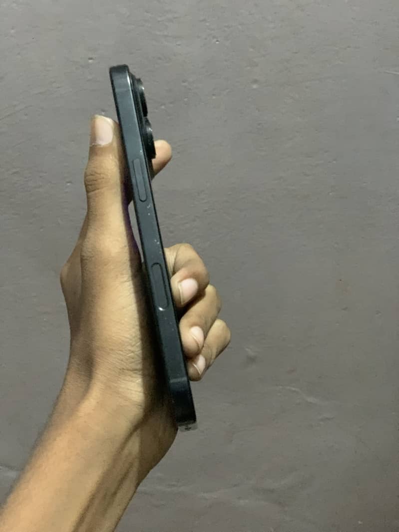 Apple iPhone 16 Pro 5