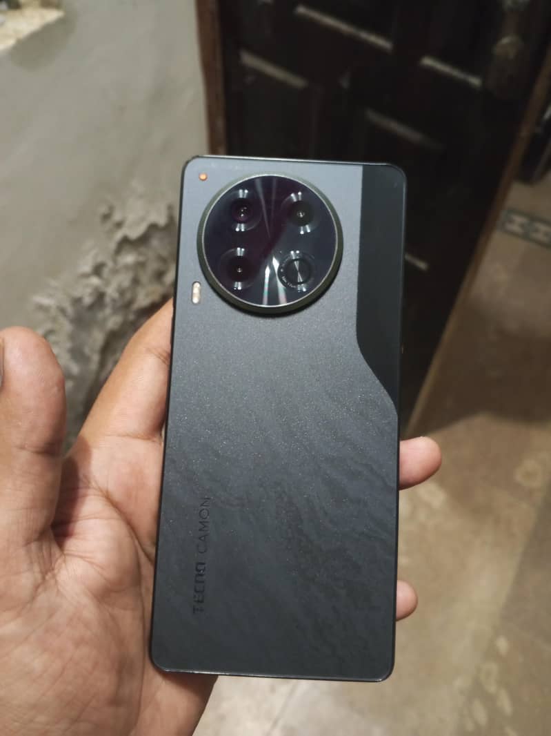 Tecno CAMON 30 0