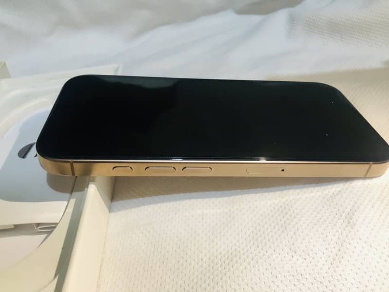 Apple iPhone 16 Pro 5