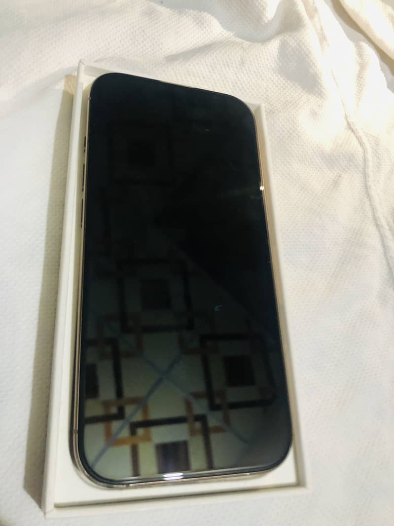 Apple iPhone 16 Pro 8