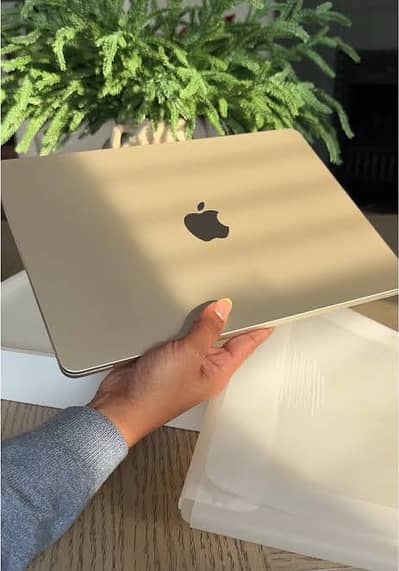 MACBOOK AIR M5 (16/512)