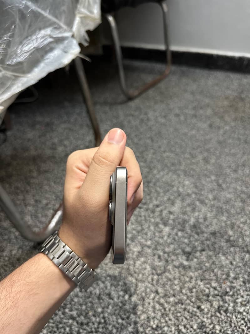 Apple iPhone 15 Pro 2