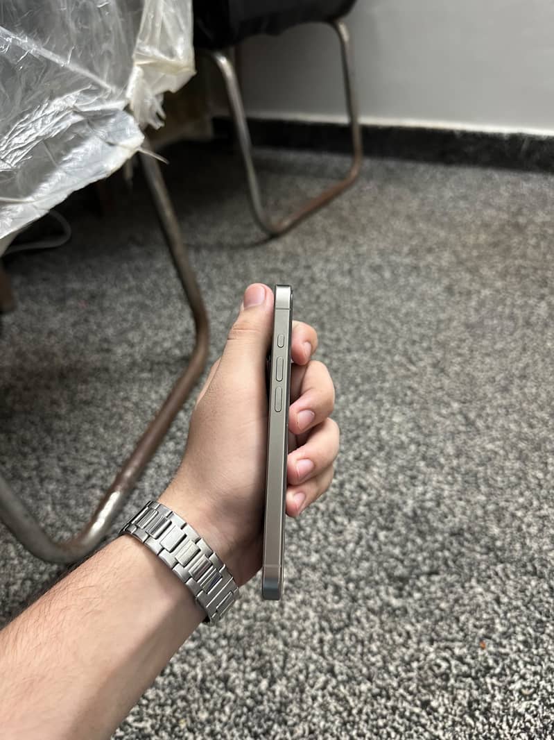 Apple iPhone 15 Pro 4