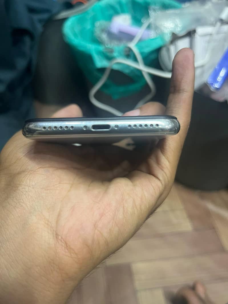Apple iPhone X 3