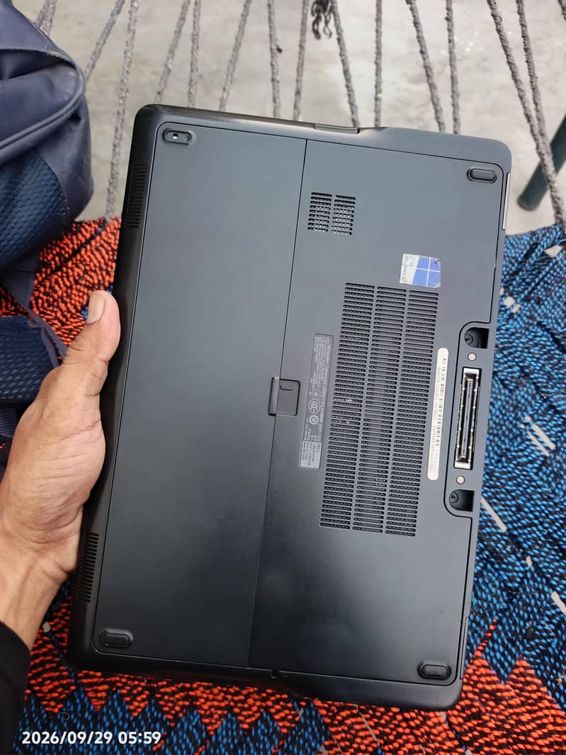 Dell latitude E7250 1