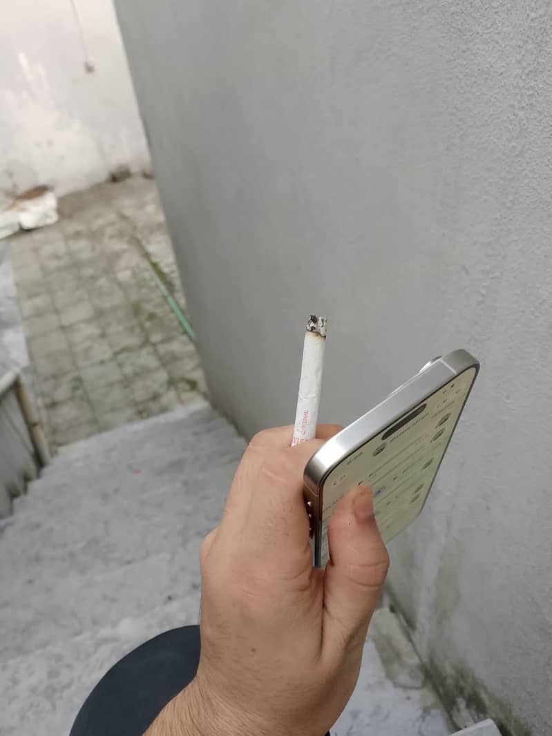 Apple iPhone 15 Pro Max 3