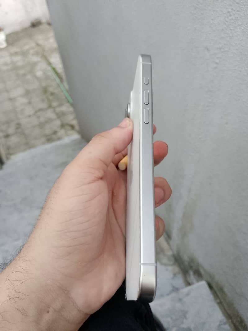 Apple iPhone 15 Pro Max 4