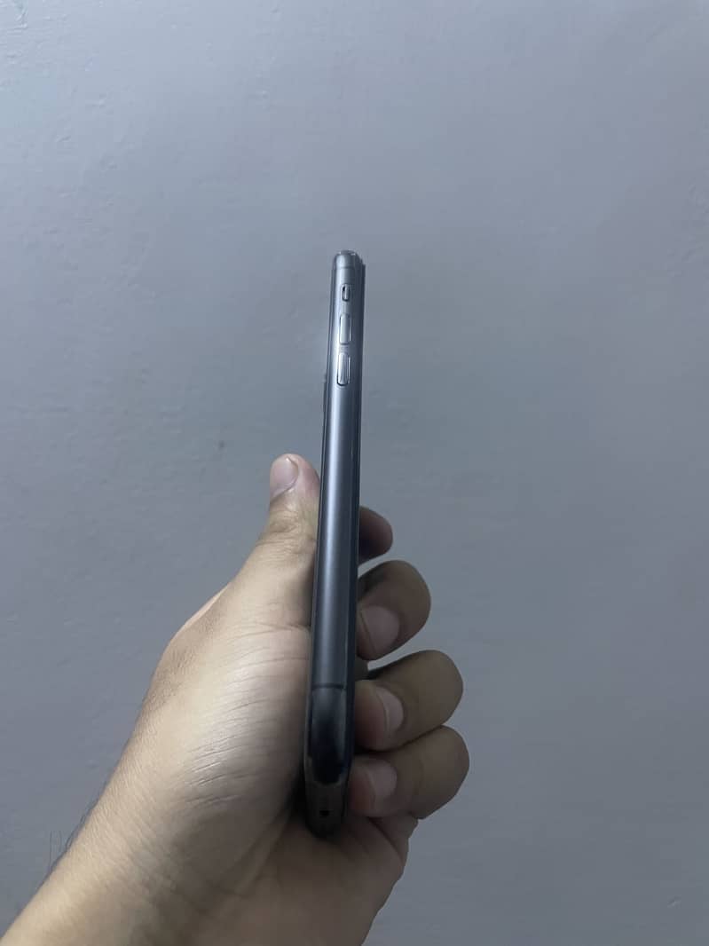 Apple iPhone 11 Pro 1
