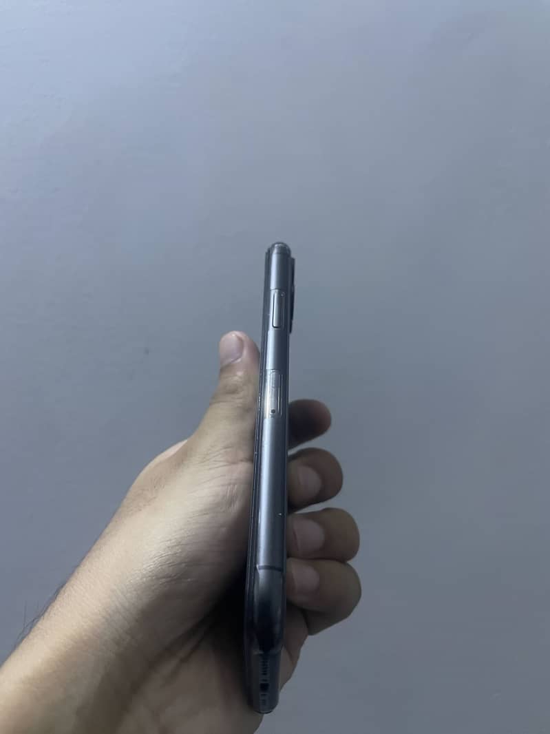 Apple iPhone 11 Pro 2