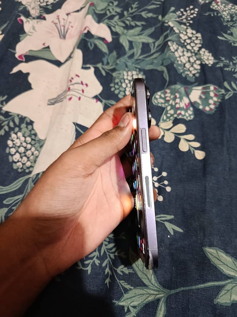 Apple iPhone 14 Pro 1