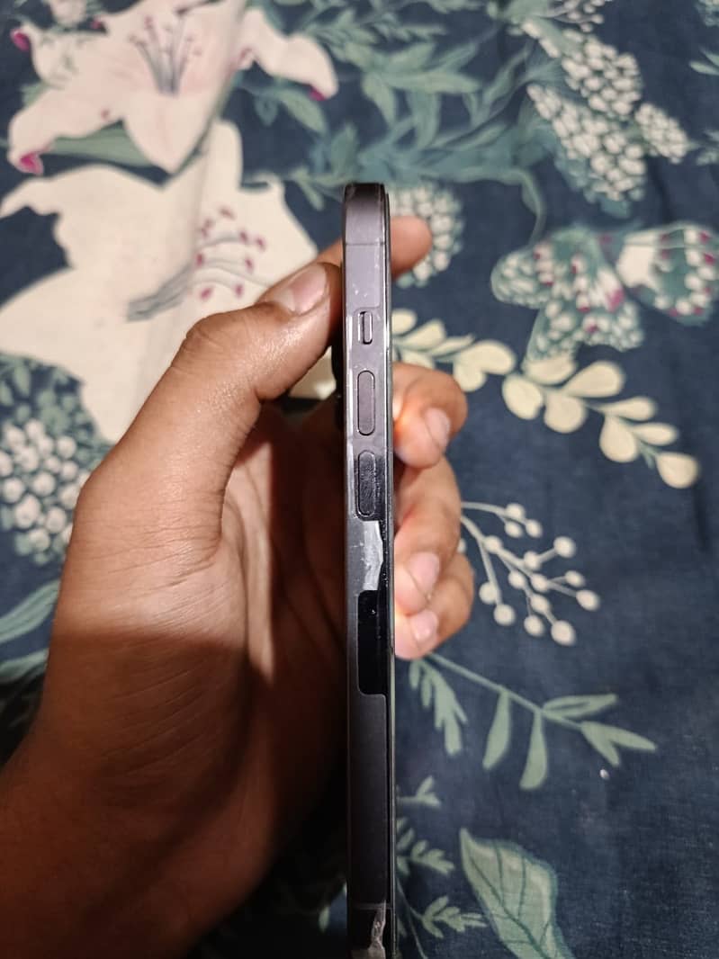 Apple iPhone 14 Pro 2