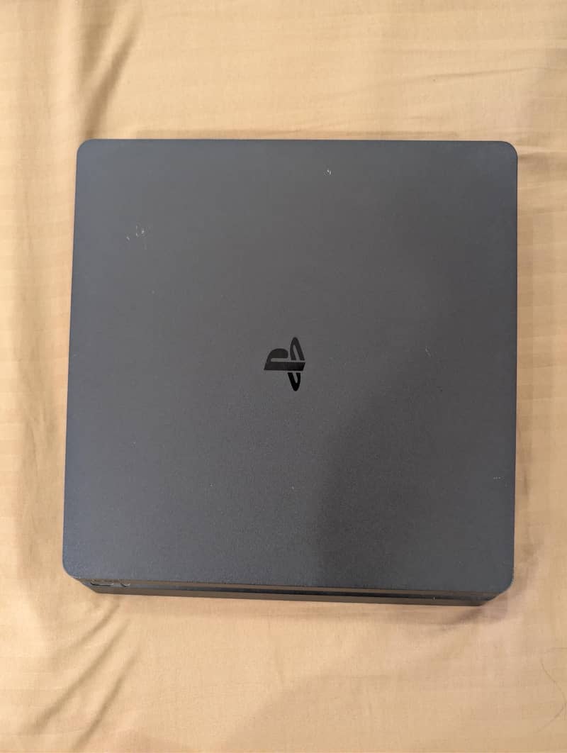 PS4 slim 6