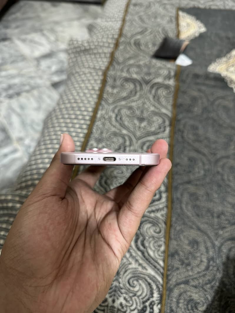 Apple iPhone 15 4