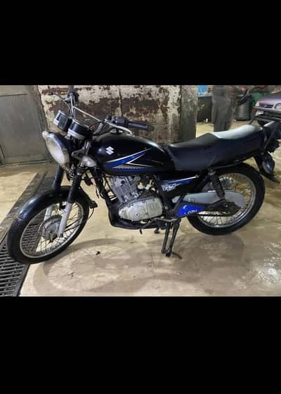 Suzuki GS 150 2015