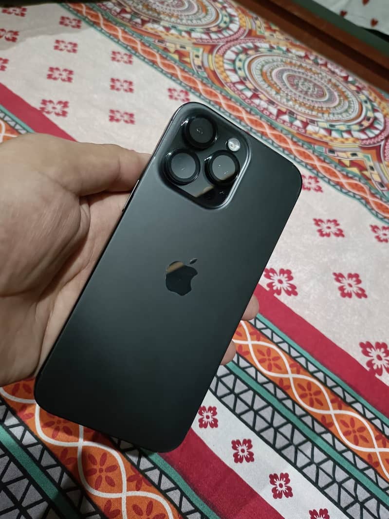 Apple iPhone 15 Pro Max 2