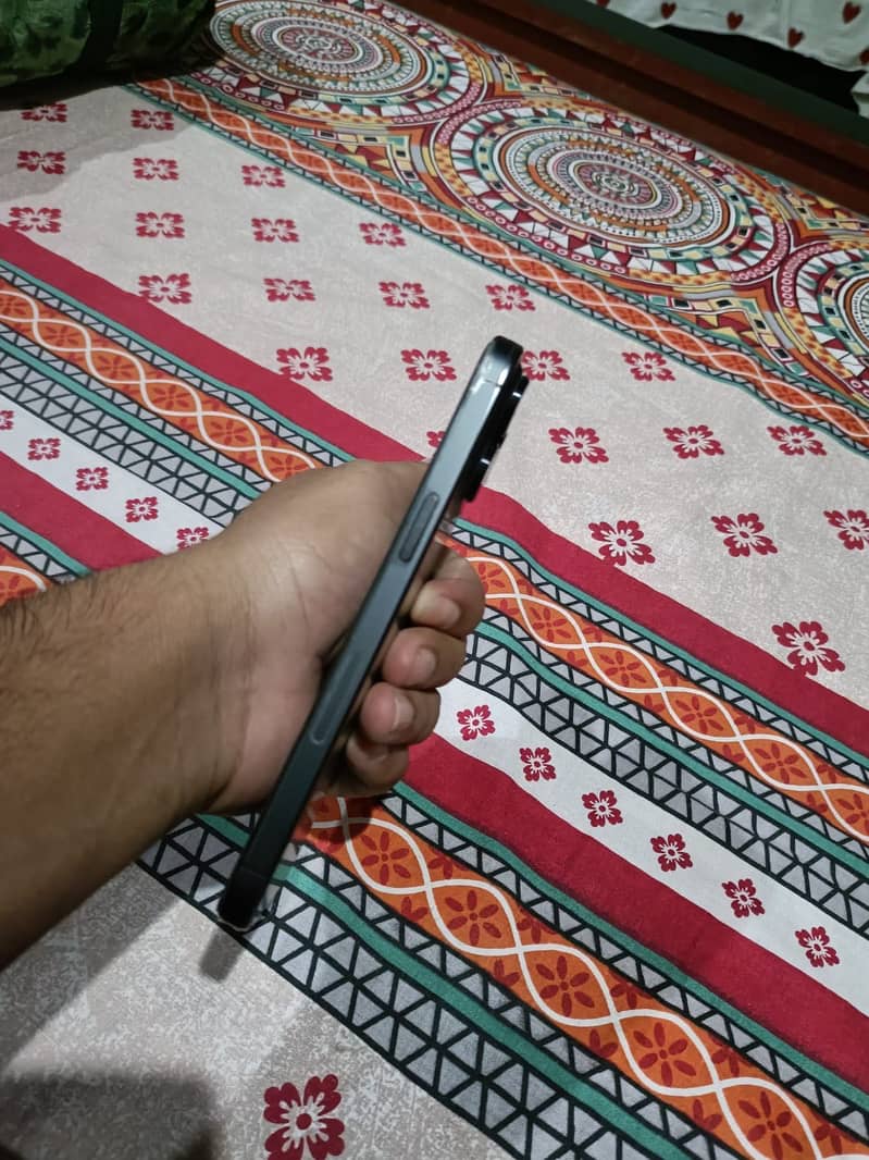 Apple iPhone 15 Pro Max 5