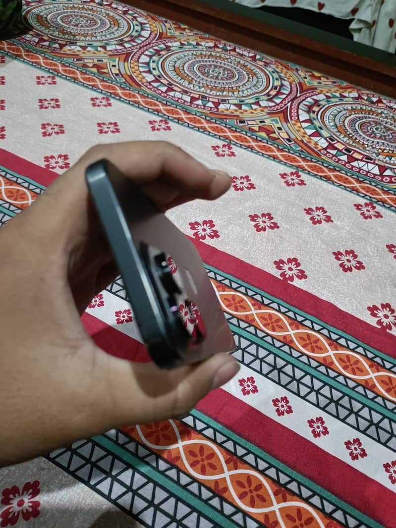 Apple iPhone 15 Pro Max 6