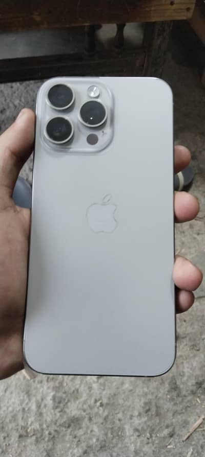 Apple iPhone 15 Pro Max / box