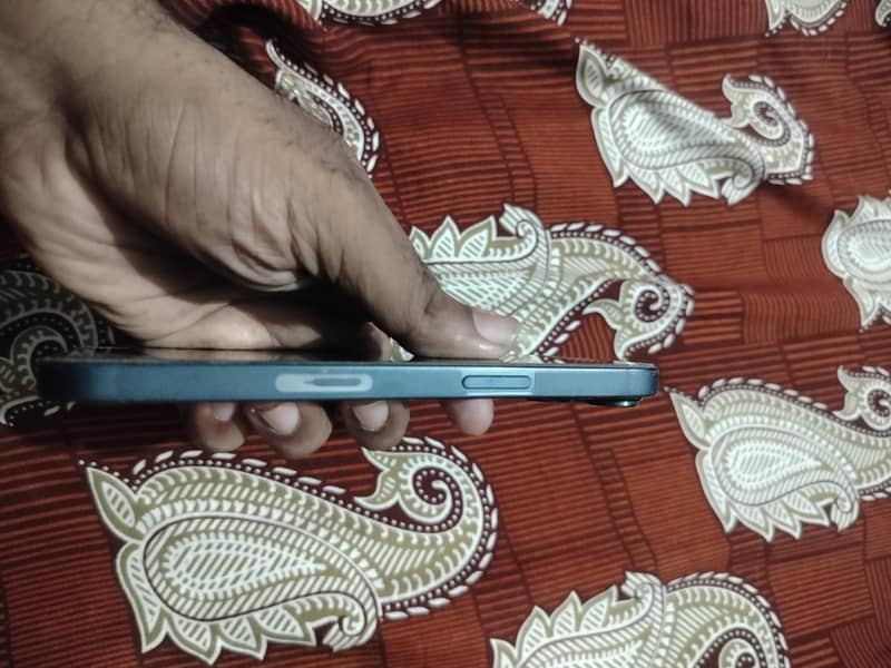 Apple iPhone 13 5