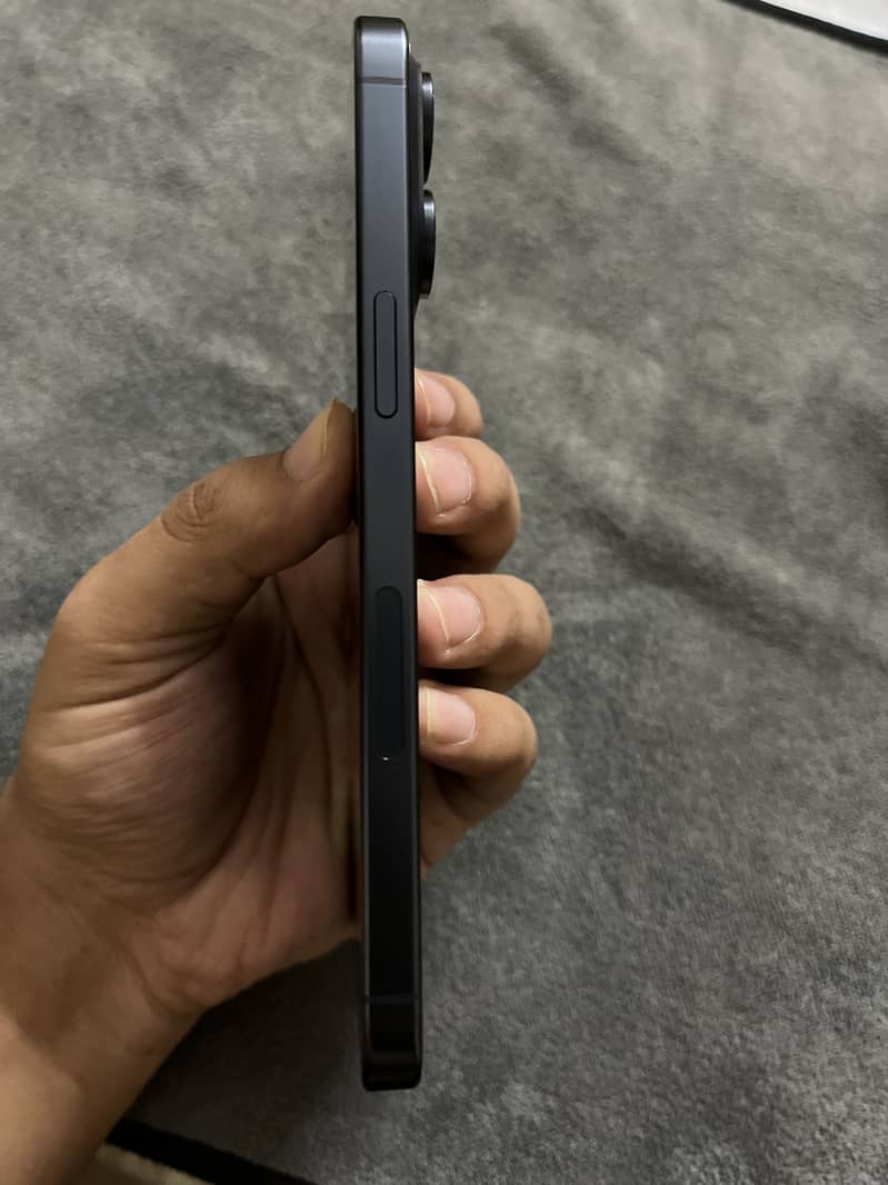iPhone 15 Pro Max 1