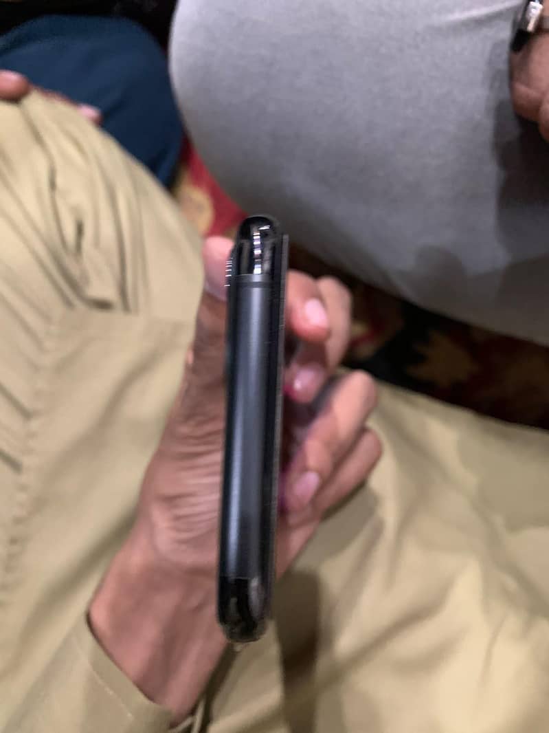 Apple iPhone 11 Pro 1