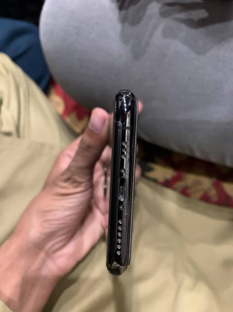 Apple iPhone 11 Pro 2