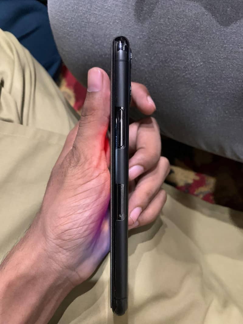 Apple iPhone 11 Pro 4