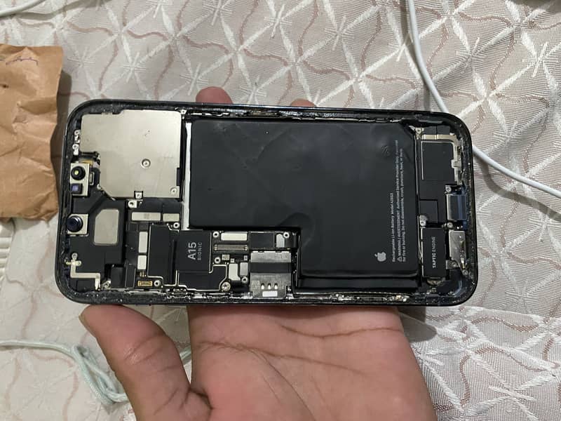 Apple iPhone 13 Pro Max 4