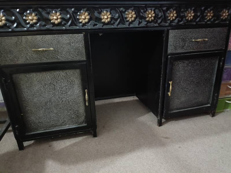 Metallic dressing table 1