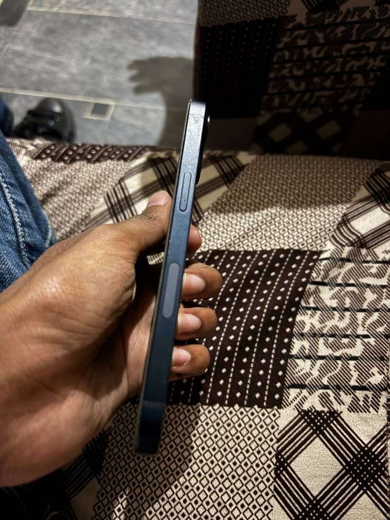 iPhone 13 0