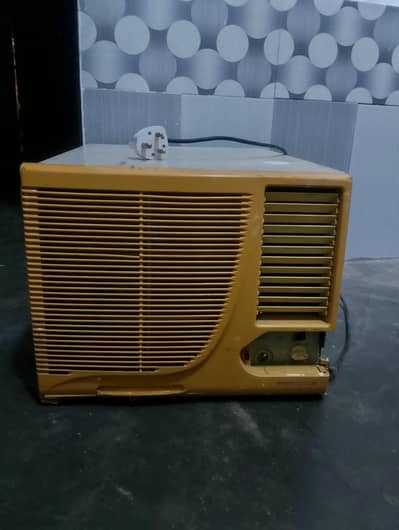 0.75  ton window AC all ok Running condition 0307 2913469