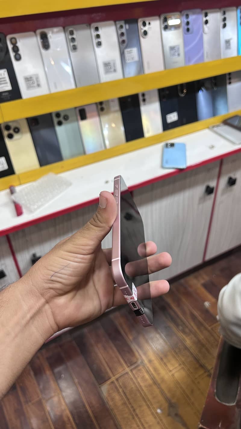 Apple iPhone 15 plus 2