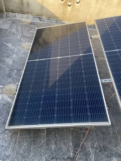 2 × 585W Mono Solar Panels for Sale – Excellent Condition