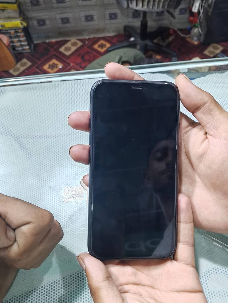 Apple iPhone 11 3