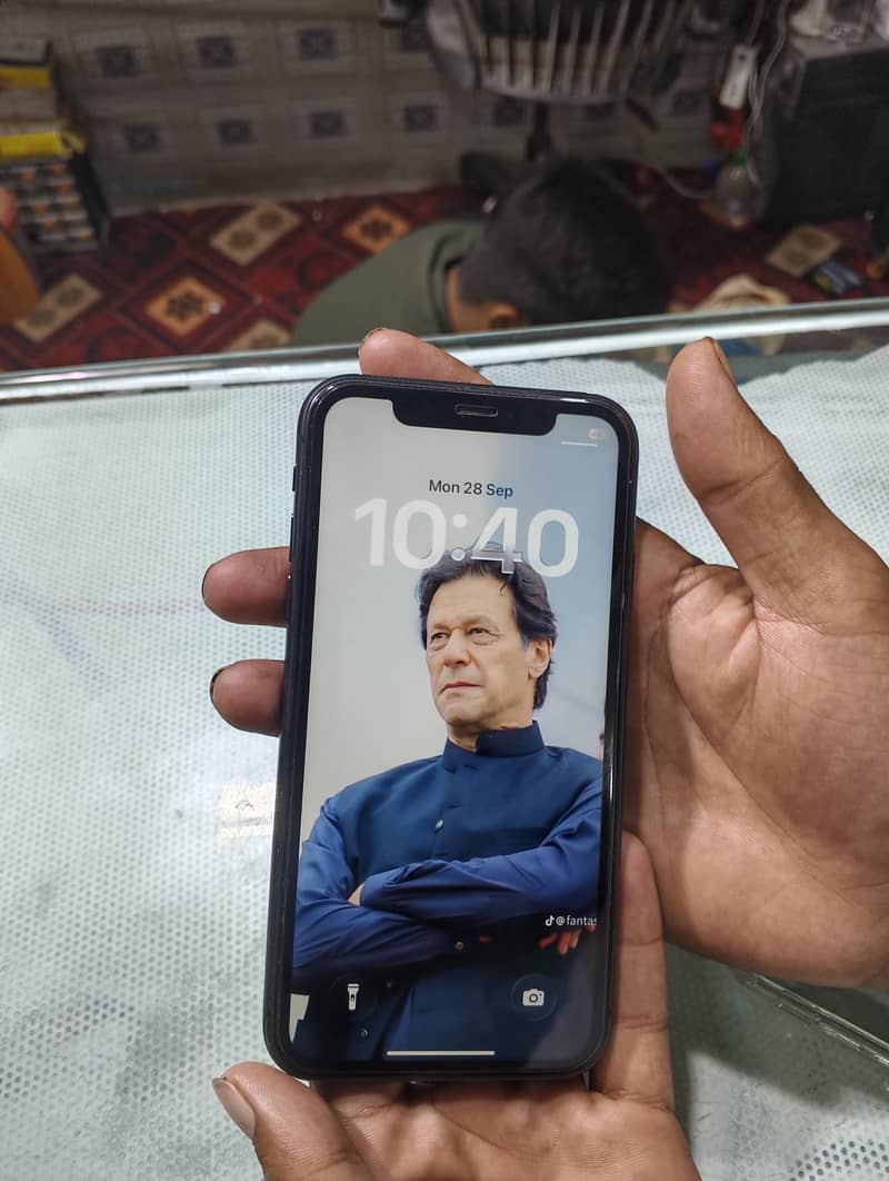 Apple iPhone 11 7