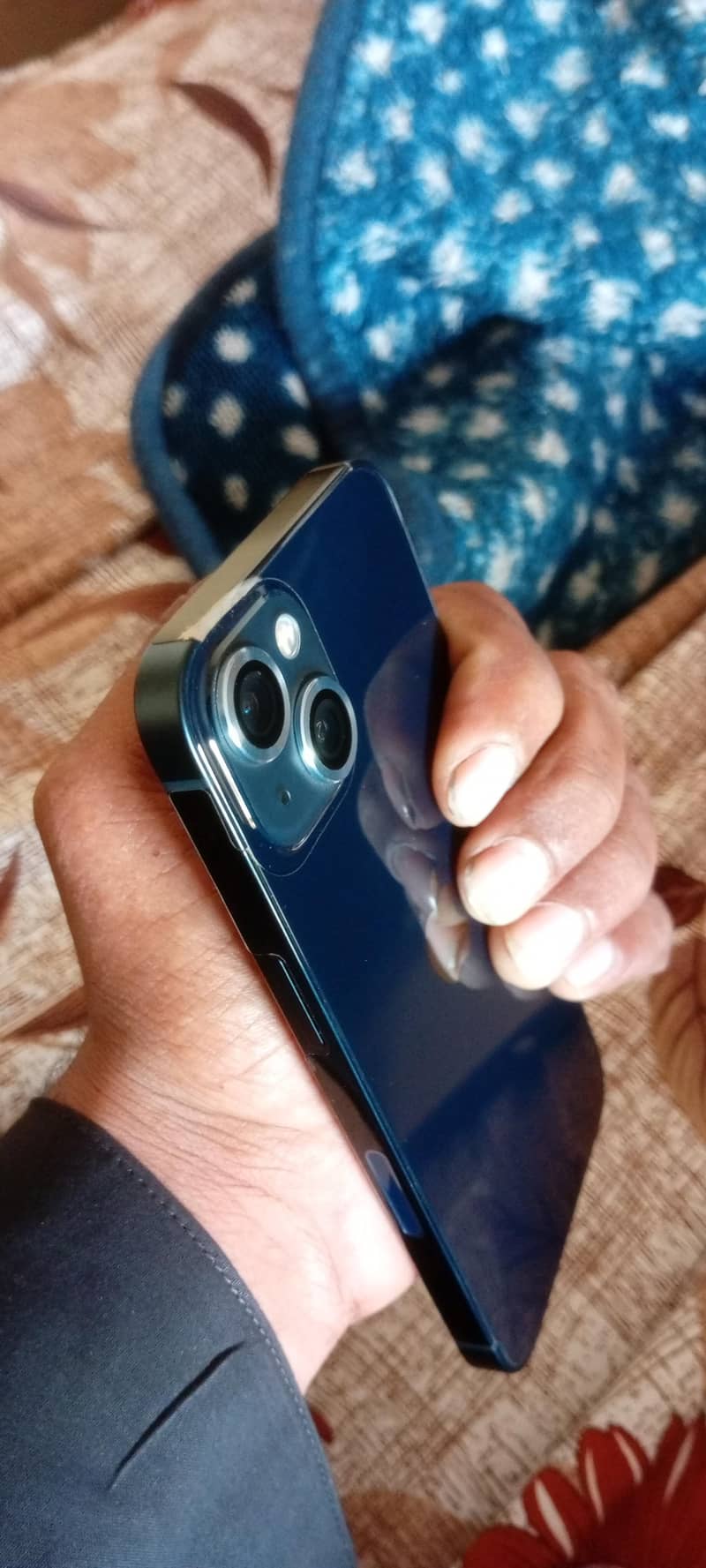 Apple iPhone 13 4