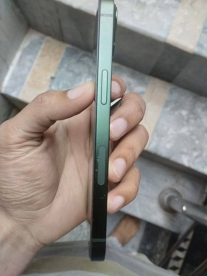 Apple iPhone 13 2