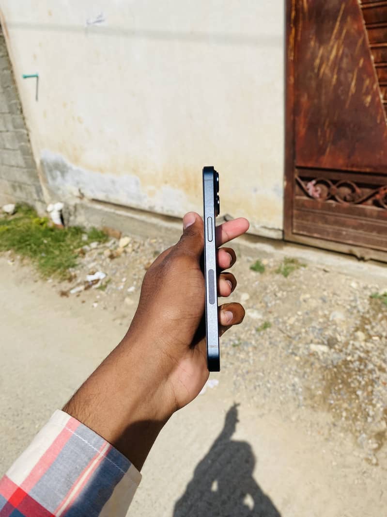 Apple iPhone 14 4