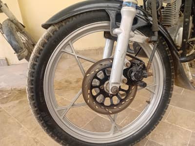 Suzuki 150 original alloy wheel