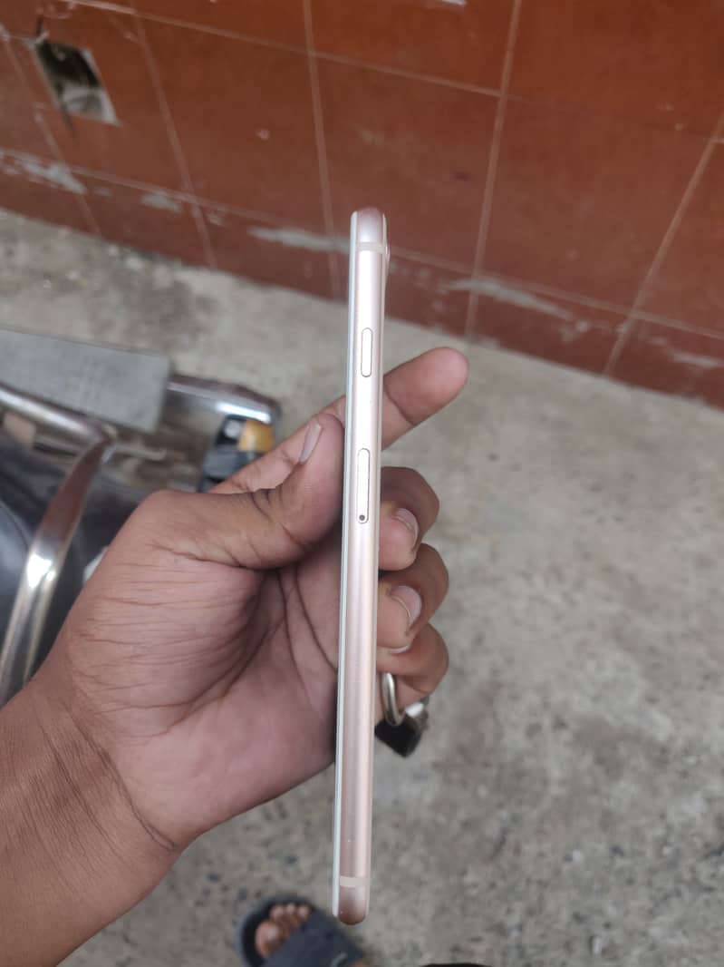 Apple iPhone 8 Plus 2