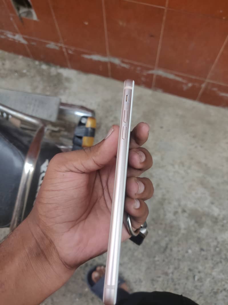Apple iPhone 8 Plus 3