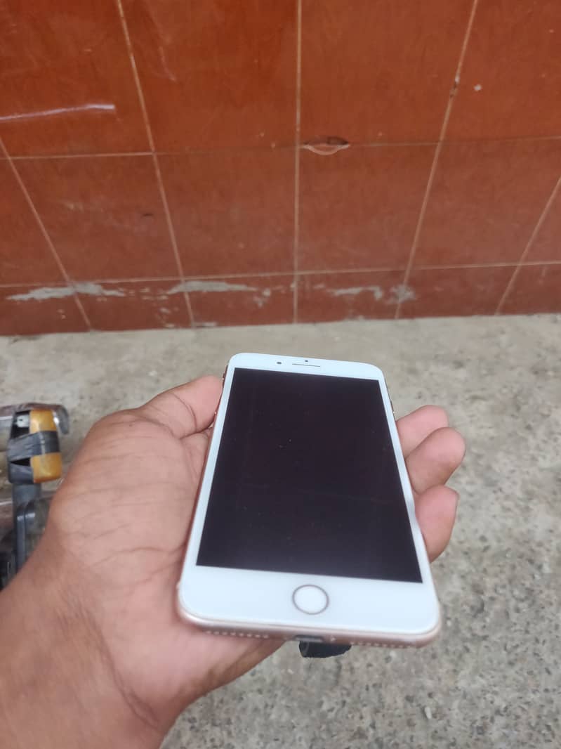 Apple iPhone 8 Plus 6