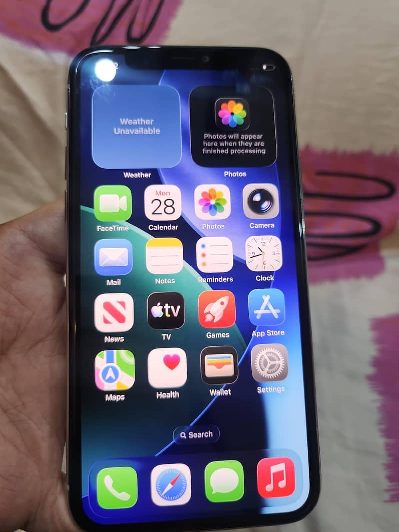 Apple iPhone 11 Pro 4
