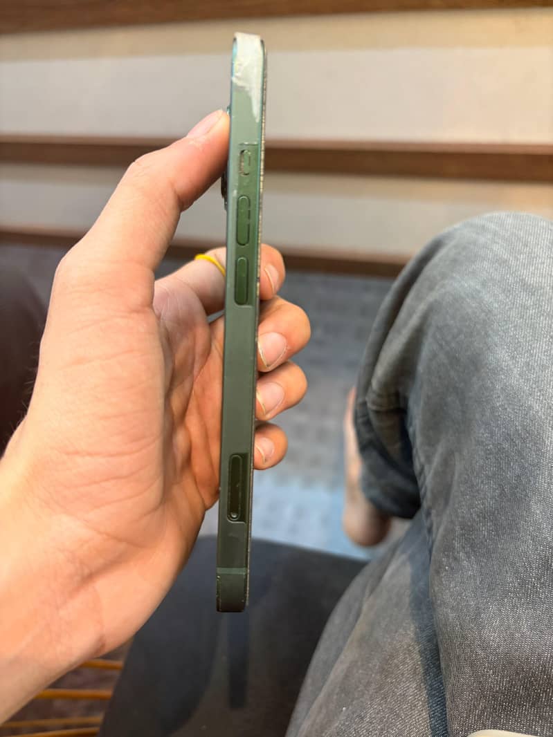 Apple iPhone 13 2