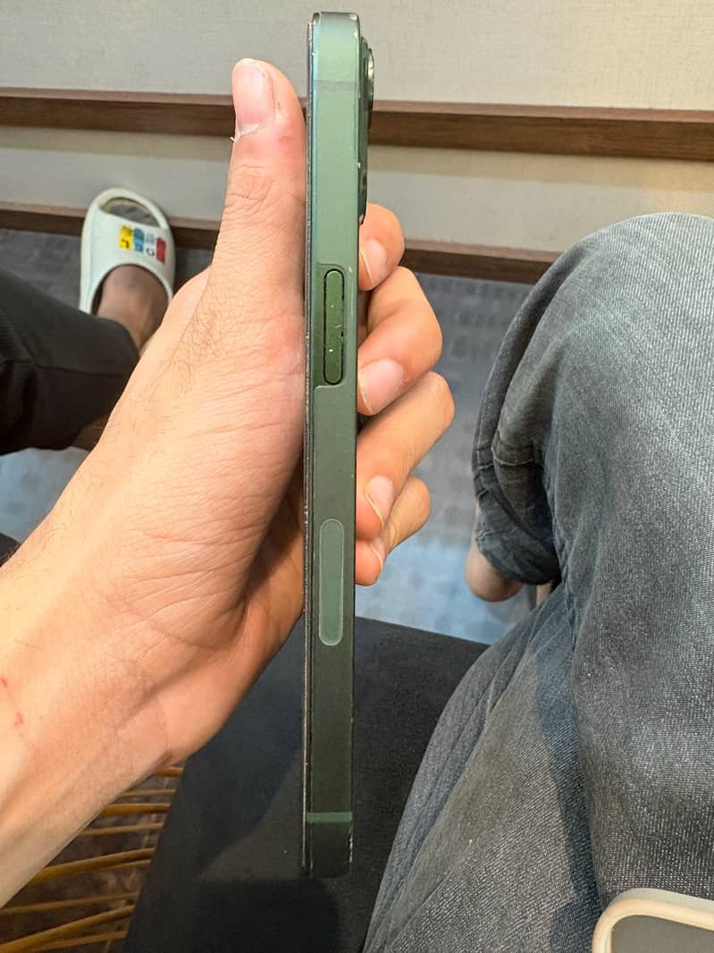 Apple iPhone 13 4