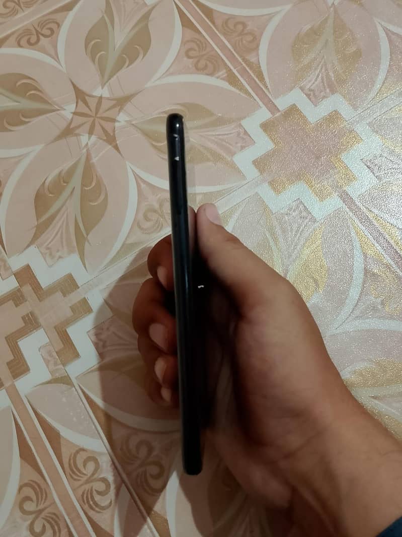 Samsung Mobile A40 7