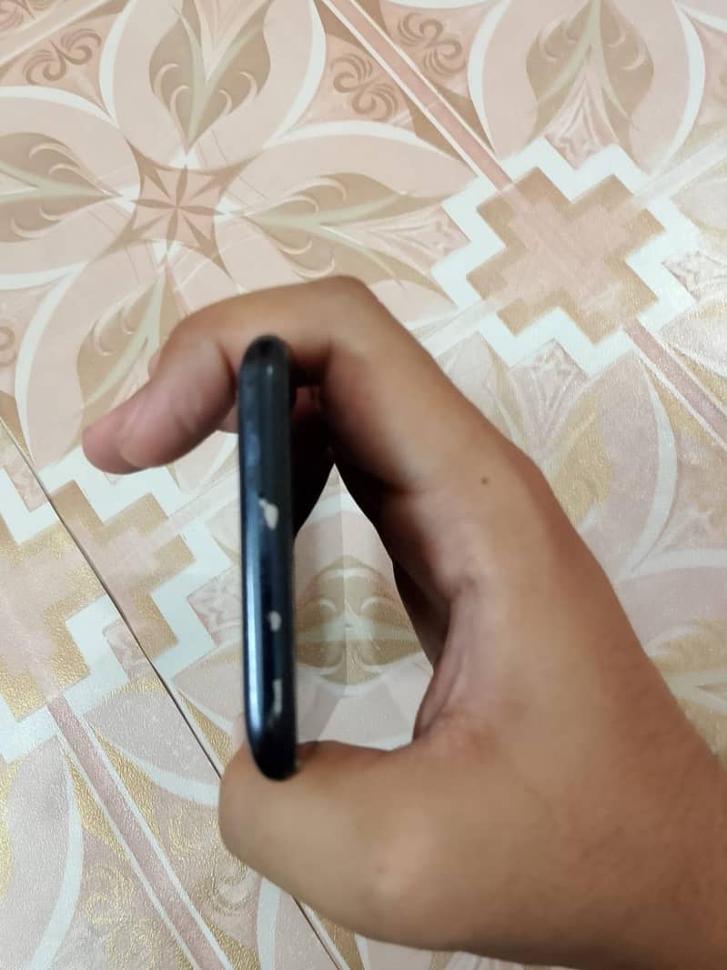Samsung Mobile A40 8