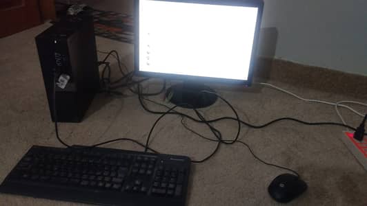 PC with 17 Inch High Resolution Colour LCD Screen and Graphics Card
